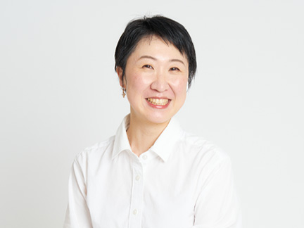 <p>舞台俳優</p>
<p>演劇ワークショップ・ファシリテーター</p>
<p>東京大学大学院情報学環特任研究員</p>